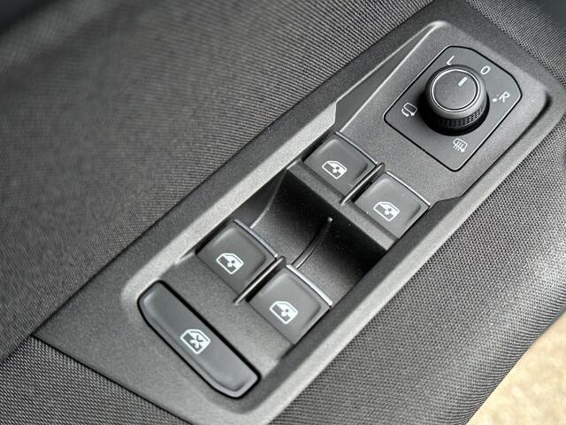 Volkswagen TOURAN 1.5 TSI 150pk DSG Highline 7-persoons | Dode hoek | Virtual cockpit | Navi | Rijklaar incl. garantie