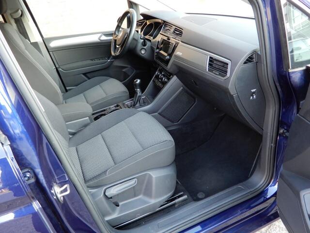 Volkswagen TOURAN 1.2 TSI CONNECTED SERIES 7P