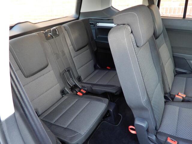 Volkswagen TOURAN 1.2 TSI CONNECTED SERIES 7P