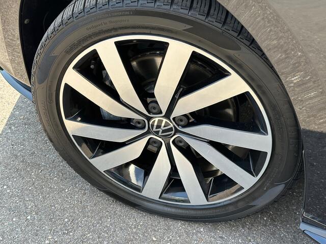 Volkswagen TOURAN 1.5 TSI 150pk DSG R-line Highline | Led | Trekhaak | Dode hoek | Camera | Keyless | Rijklaar incl. garantie