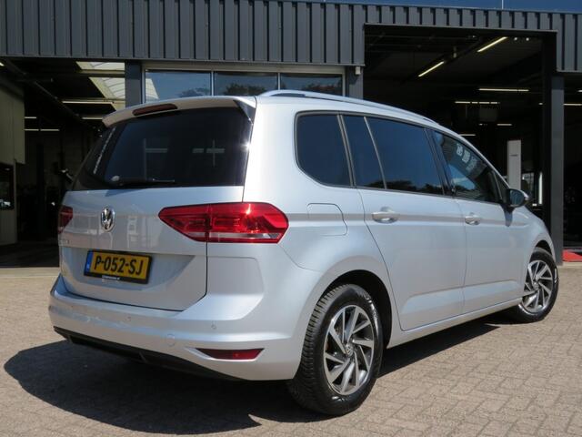 Volkswagen TOURAN 1.2 TSI CON. SERIES ,,SOUND'' / Camera / Wegklap.haak / Stoelverwarming /