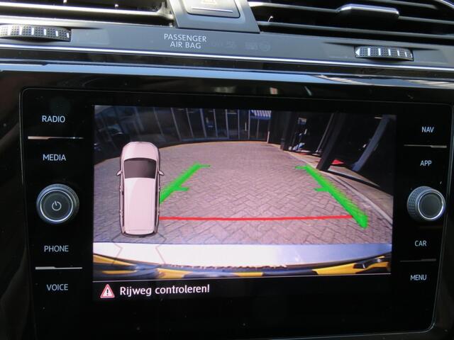 Volkswagen TOURAN 1.2 TSI CON. SERIES ,,SOUND'' / Camera / Wegklap.haak / Stoelverwarming /