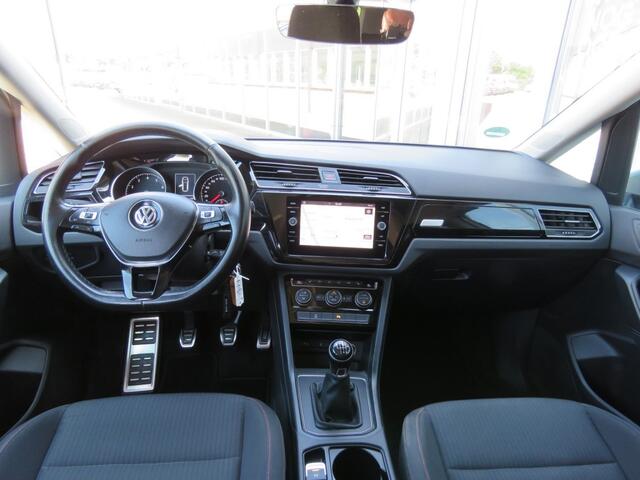 Volkswagen TOURAN 1.2 TSI CON. SERIES ,,SOUND'' / Camera / Wegklap.haak / Stoelverwarming /