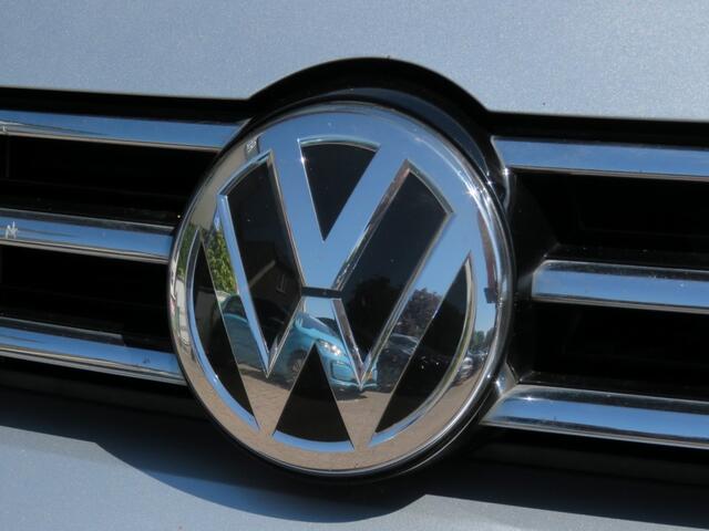 Volkswagen TOURAN 1.2 TSI CON. SERIES ,,SOUND'' / Camera / Wegklap.haak / Stoelverwarming /