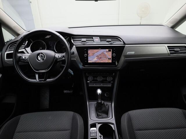 Volkswagen TOURAN Comfortline 1.4 110kW/150PK TSI DSG 7-Persoons · Navigatie · Trekhaak · Stoelverwarming · Apple Car Play ·