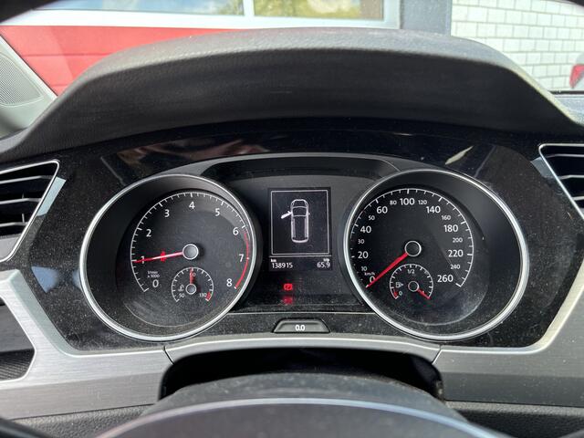 Volkswagen TOURAN 1.5 TSI 150PK Comfortline Business 7p CAMERA / STOELVERW / DAB+ / ACC / PDC / BLUETOOTH / CRUISE / NL-AUTO