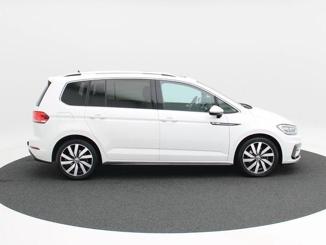 Volkswagen TOURAN 1.8 TSi 180 Pk Automaat R-Line 7-Persoons | Trekhaak | Panorama Dak | Camera | Sensoren | Adaptive Cruise| LED | Carplay | Elektrische Achterklep | 18 Inch | 88.341 Km!!