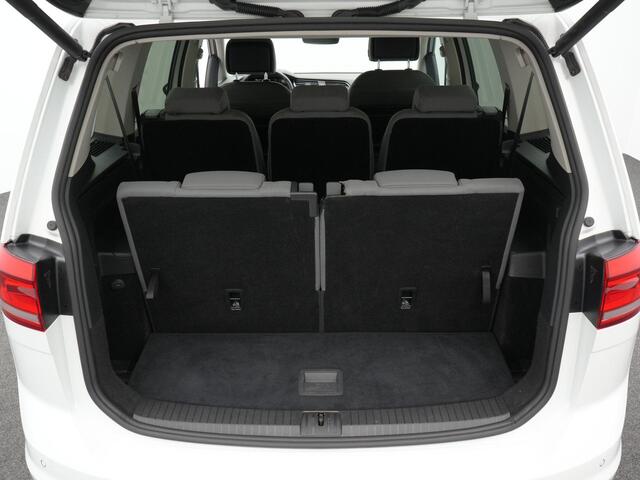 Volkswagen TOURAN 7 persoons 1.4 TSI 150 pk Highline | Trekhaak | LED koplampen | Adaptive Cruise | Achteruitrijcamera | 17 inch