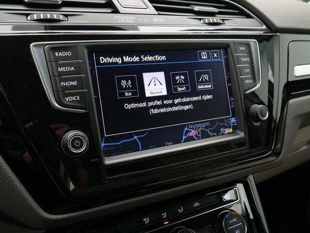 Volkswagen TOURAN 7 persoons 1.4 TSI 150 pk Highline | Trekhaak | LED koplampen | Adaptive Cruise | Achteruitrijcamera | 17 inch