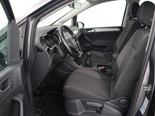 Volkswagen TOURAN 1.2 TSI Highline | 7-persoons | Cruise Control | Trekhaak | Carplay | Climate Control | PDC | Bleutooth