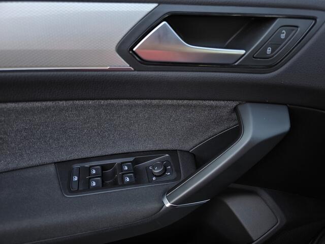 Volkswagen TOURAN 1.5 TSI Comfortline Business 7persoons |NAVI|FABRIEKSGARANTIE|