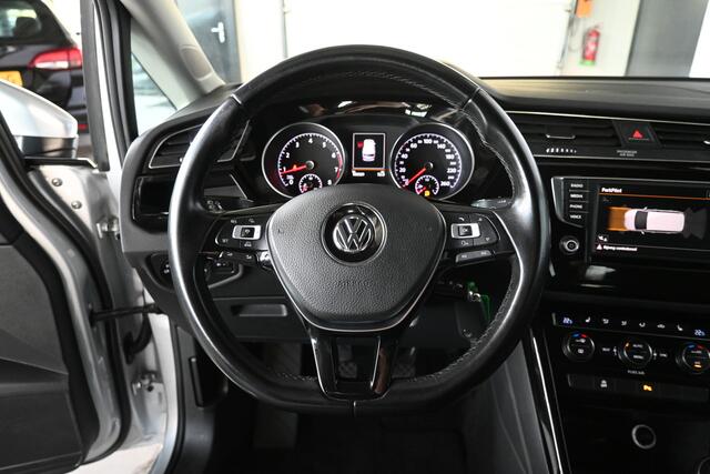 Volkswagen TOURAN 1.2 TSI Highline 7 Persoons StoelMassage/verwarming Navigatie Goed Onderhouden! Inruil Mogelijk!
