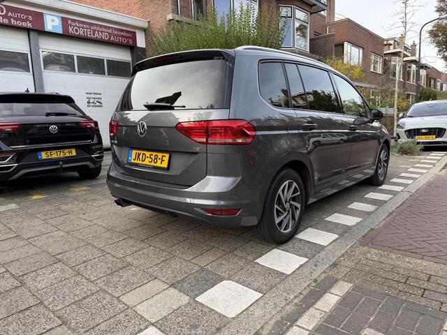Volkswagen TOURAN 1.4 TSI Highline SOUND NAVI CARPLAY TREKHAAK
