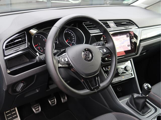 Volkswagen TOURAN 1.2 TSI Comfortline 7 Pers. | trekhaak | navigatie | stoelverw | carplay |
