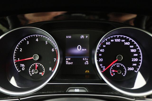 Volkswagen TOURAN 1.5 TSI DSG Highline R-Line 7-zits Panoramadak, Camera, ACC, Apple Carplay, LED, PDC, Trekhaak, 17''