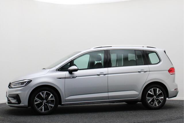Volkswagen TOURAN 1.5 TSI DSG Highline R-Line 7-zits Panoramadak, Camera, ACC, Apple Carplay, LED, PDC, Trekhaak, 17''