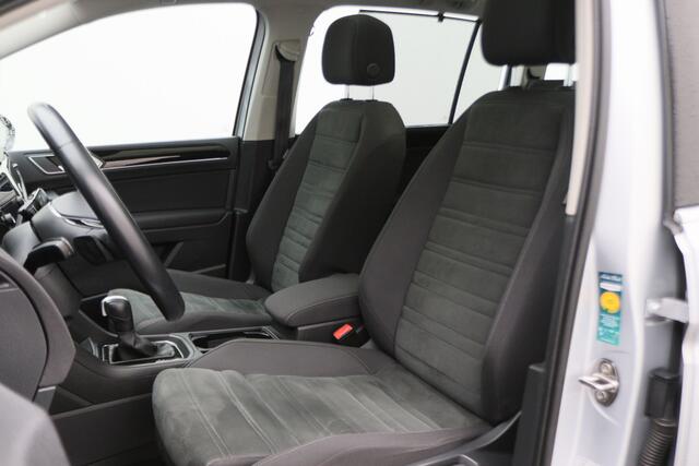 Volkswagen TOURAN 1.5 TSI DSG Highline R-Line 7-zits Panoramadak, Camera, ACC, Apple Carplay, LED, PDC, Trekhaak, 17''