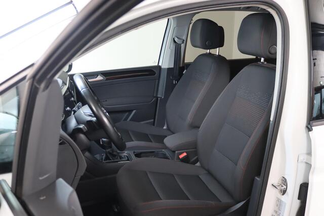 Volkswagen TOURAN 1.4 TSI Connected Series, R-line, 7-Persoons, Trekhaak, Apple Carplay/ Andriod auto, ACC,
