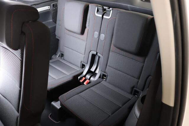 Volkswagen TOURAN 1.4 TSI Connected Series, R-line, 7-Persoons, Trekhaak, Apple Carplay/ Andriod auto, ACC,