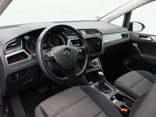Volkswagen TOURAN 1.4 TSi 150 Pk Automaat Comfortline 7-Persoons | Adaptive Cruise | Trekhaak | Carplay | Camera | Keyless | Stoelverwarming | Navigatie | 16 inch | 96.040 Km!!