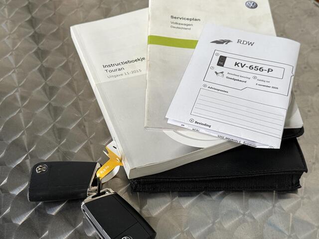 Volkswagen TOURAN 1.4 TSI Connected Series 7p | PANO | NAVI