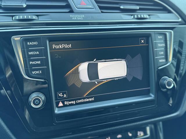 Volkswagen TOURAN 1.4 TSI Connected Series 7p | PANO | NAVI