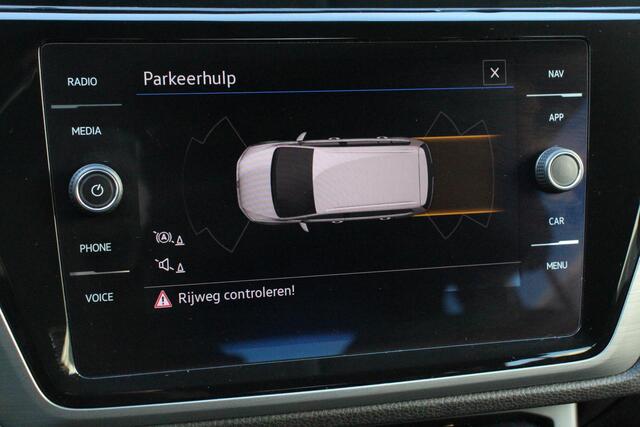 Volkswagen TOURAN 1.5 TSI 150pk DSG Comfortline Plus 7p | Navigatie | Apple Carplay/Android Auto | Wegklapbare trekhaak | Parkeersensoren | Adaptive Cruise Control | Stoelverwarming | Getinte ramen | Climate Control