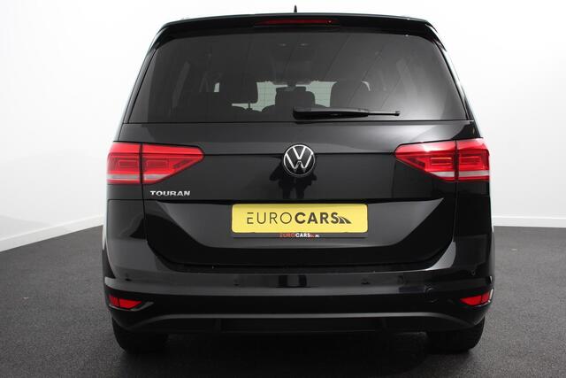 Volkswagen TOURAN 1.5 TSI 150pk DSG Comfortline Plus 7p | Navigatie | Apple Carplay/Android Auto | Wegklapbare trekhaak | Parkeersensoren | Adaptive Cruise Control | Stoelverwarming | Getinte ramen | Climate Control