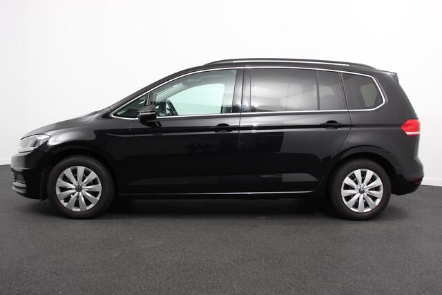 Volkswagen TOURAN 1.5 TSI 150pk DSG Comfortline Plus 7p | Navigatie | Apple Carplay/Android Auto | Wegklapbare trekhaak | Parkeersensoren | Adaptive Cruise Control | Stoelverwarming | Getinte ramen | Climate Control