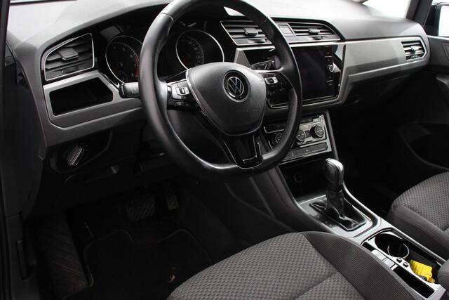 Volkswagen TOURAN 1.5 TSI 150pk DSG Comfortline Plus 7p | Navigatie | Apple Carplay/Android Auto | Wegklapbare trekhaak | Parkeersensoren | Adaptive Cruise Control | Stoelverwarming | Getinte ramen | Climate Control