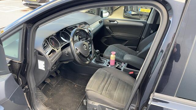 Volkswagen TOURAN 1.2 TSI 110pk Comfortline Business 7P. / Navigatie / Keyless / Stoelverwarming / Camera