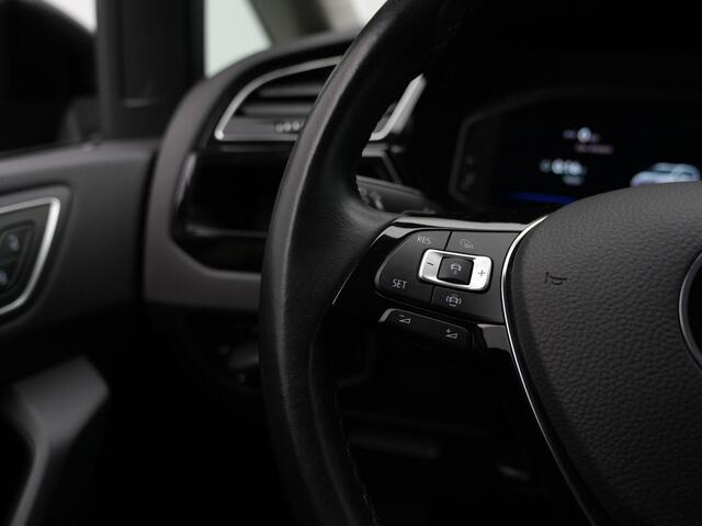 Volkswagen TOURAN 7 pers. 1.5 TSI 150 pk DSG Highline / R-Line | Trekhaak | Achteruitrijcamera | Navigatie | Stoelverwarming | Adaptive Cruise