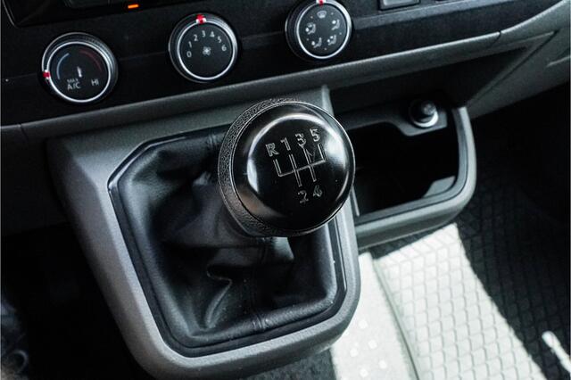 Volkswagen TRANSPORTER 2.0 TDI L2H1 28 Economy Business