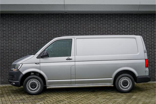 Volkswagen TRANSPORTER 2.0 TDI L1H1 Comfortline | Airco | Vloer | Trekhaak | 3 Persoons