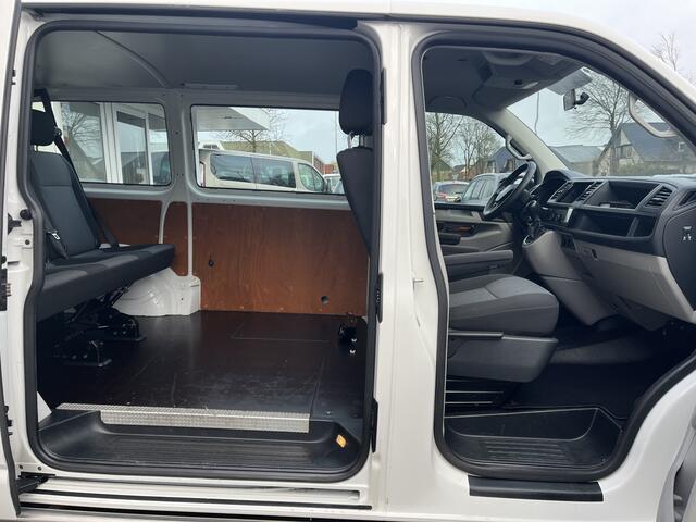 Volkswagen TRANSPORTER Kombi 8-persoons 2.0 TDI 150 pk DSG Automaat L1H1 BTW en BPM vrij Airco Cruise control Trekhaak PDC 1e eigenaar Euro 6 Combi Personenbus Passenger Groepsvervoer Taxi