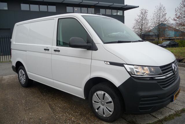 Volkswagen TRANSPORTER 90 pk 2.0 TDI L1H1 26 Economy Business deurtjes, bank, carplay, cruise