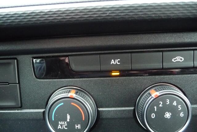 Volkswagen TRANSPORTER 90 pk 2.0 TDI L1H1 26 Economy Business deurtjes, bank, carplay, cruise