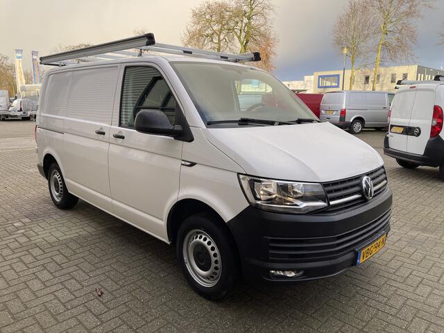 Volkswagen TRANSPORTER 2.0 TDI 102pk L1H1 Comfortline / vaste prijs rijklaar ¤ 16.950 ex btw / lease vanaf ¤ 311 / airco / cruise / imperial / bijrijdersbank / trekhaak / pdc achter / laadruimte beveiliging !
