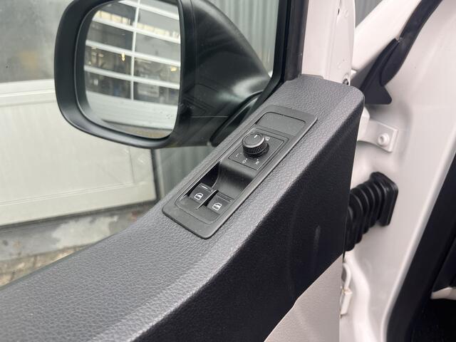 Volkswagen TRANSPORTER 2.0 TDI L2H1 Airco Cruise controle Kastinrichting Sortimo Parkeersensoren achter Telefoonvoorbereiding 2-Persoons Usb aansluiting 1e eigenaar Euro 6 Bestel