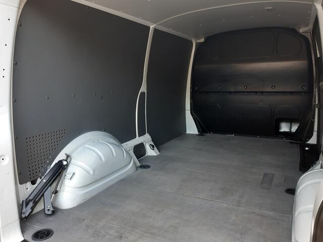 Volkswagen TRANSPORTER 2.0 TDI L2 30 Comfortline Nw model Airco Cruise control PDC Trekhaak 2200Kg