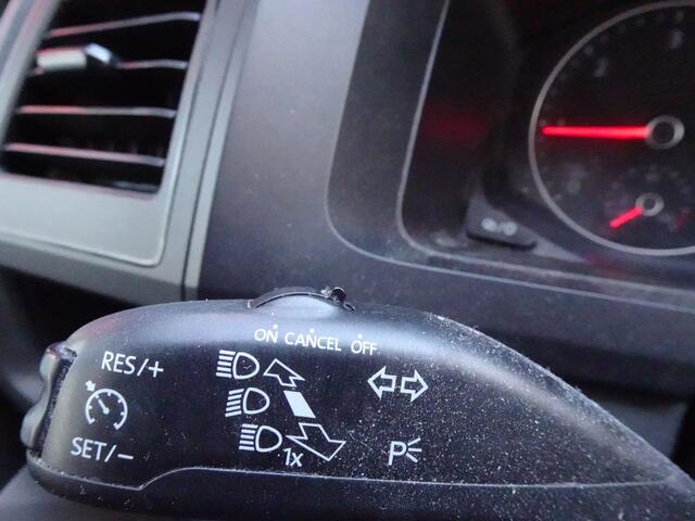 Volkswagen TRANSPORTER 2.0 TDI L2H1 Highline navi / pdc/ cruis . ac