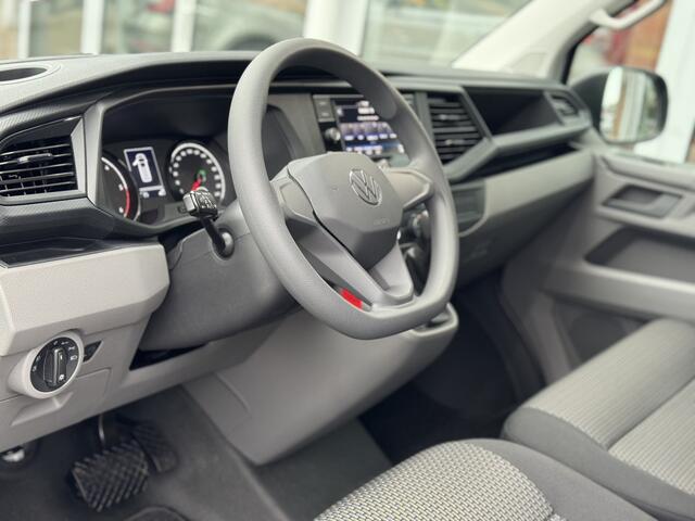 Volkswagen TRANSPORTER 2.0 TDI L2H1 28 | Trekhaak | CarPlay | Houten vloer