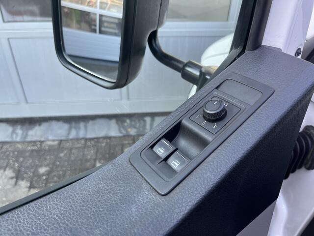 Volkswagen TRANSPORTER 2.0 TDI L2H1 DC Laadkraan Airco Trekhaak 2200kg 6 persoons Euro 6 Open laadbak Pick up p-up Bakwagen 1e eigenaar Kraan Laadkraan Dubbele cabine