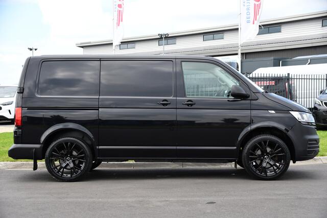 Volkswagen TRANSPORTER 2.0 TDI L1H1 30 Black Edition Cruise, Sensoren, Carplay, 150PK, Automaat, Trekhaak, Stoelverwarming, Standkachel