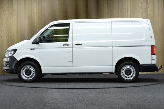 Volkswagen TRANSPORTER 2.0 TDI 150 PK L1H1 Trendline | 2X Schuifdeur | Euro 6 | Trekhaak | Camera | Navigatie | Airco