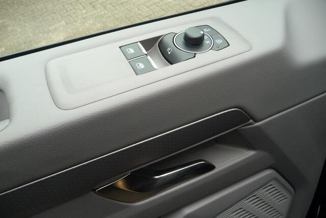 Volkswagen TRANSPORTER 2.0 TDI L2H1 30 Bulli Autm 170 pk BPM Voordeel