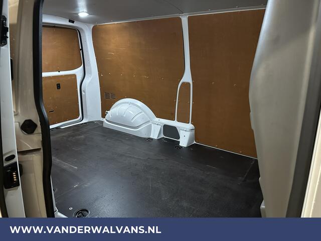 Volkswagen TRANSPORTER 2.0 TDI 150 pk L2H1 Euro6 Airco | Trekhaak | Apple Carplay | Android Auto Parkeersensoren, Cruisecontrol