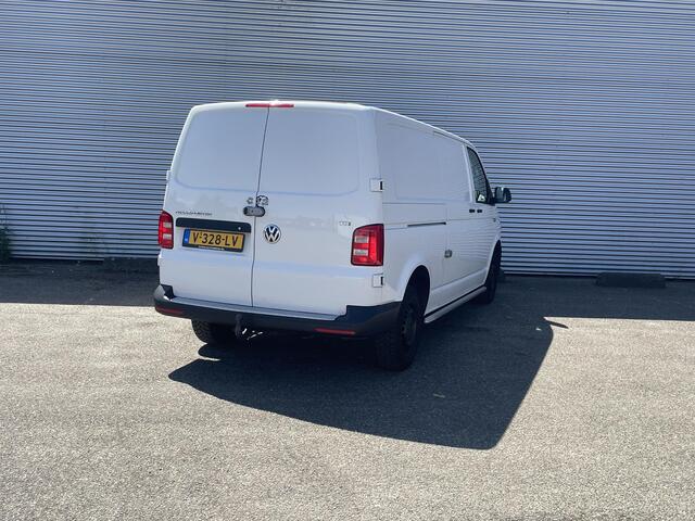 Volkswagen TRANSPORTER 2.0 TDI L2H1 DSG airco cruise 1 eigenaar. Volkswagen Transporter 2.0 TDI L2H1 DSG airco cruise 1 eigenaar.