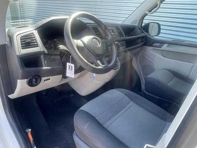 Volkswagen TRANSPORTER 2.0 TDI L2H1 DSG airco cruise 1 eigenaar. Volkswagen Transporter 2.0 TDI L2H1 DSG airco cruise 1 eigenaar.