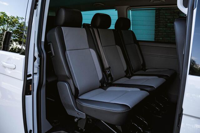 Volkswagen TRANSPORTER T6.1 2.0 TDI 204 PK DSG CARAVELLE L2H1 A-KLEP ACC | LED | Leder | Virtual Cockpit | Privacy glass |